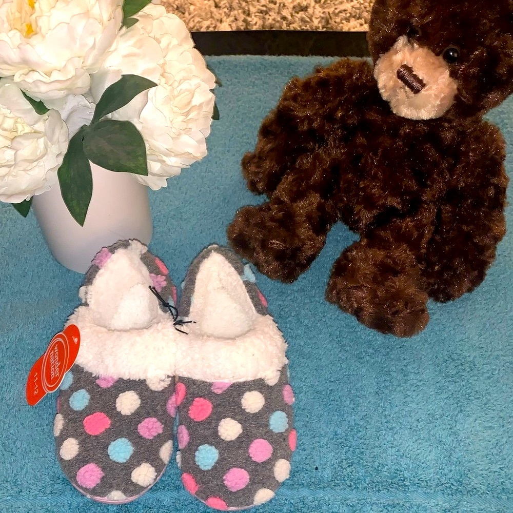 “NEW* Kids Slippers - Polka Dot